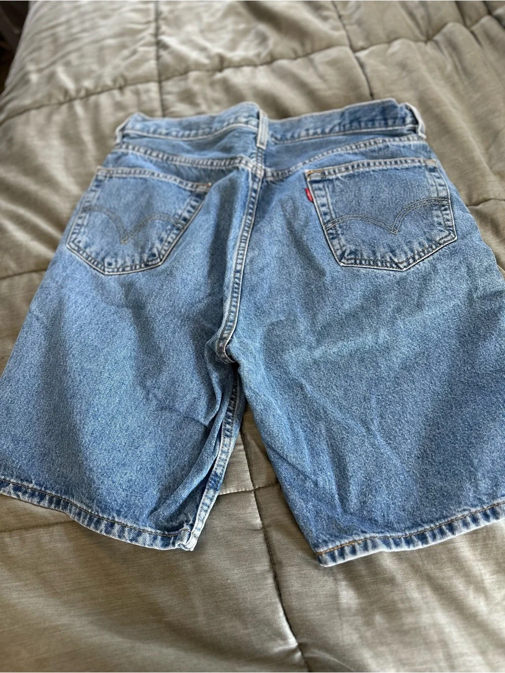 Levis levi jean